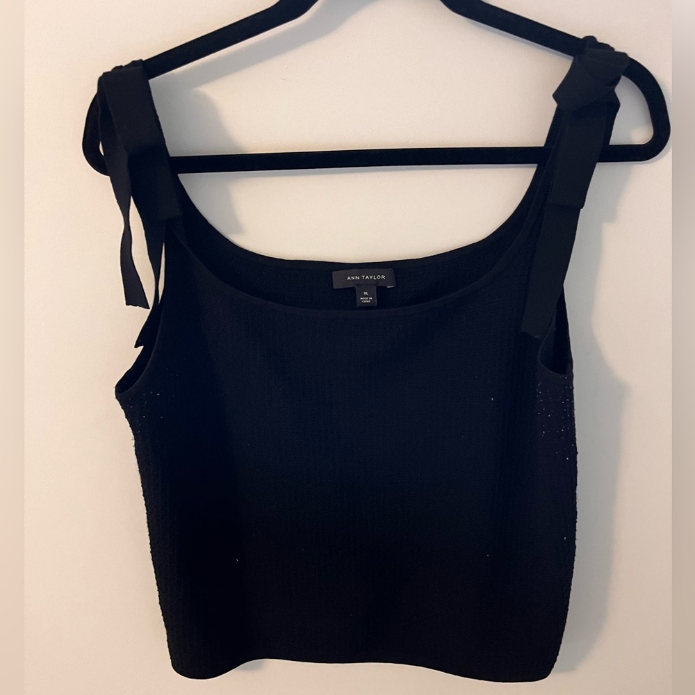 Ann Taylor Bow Tank in Size X-Large